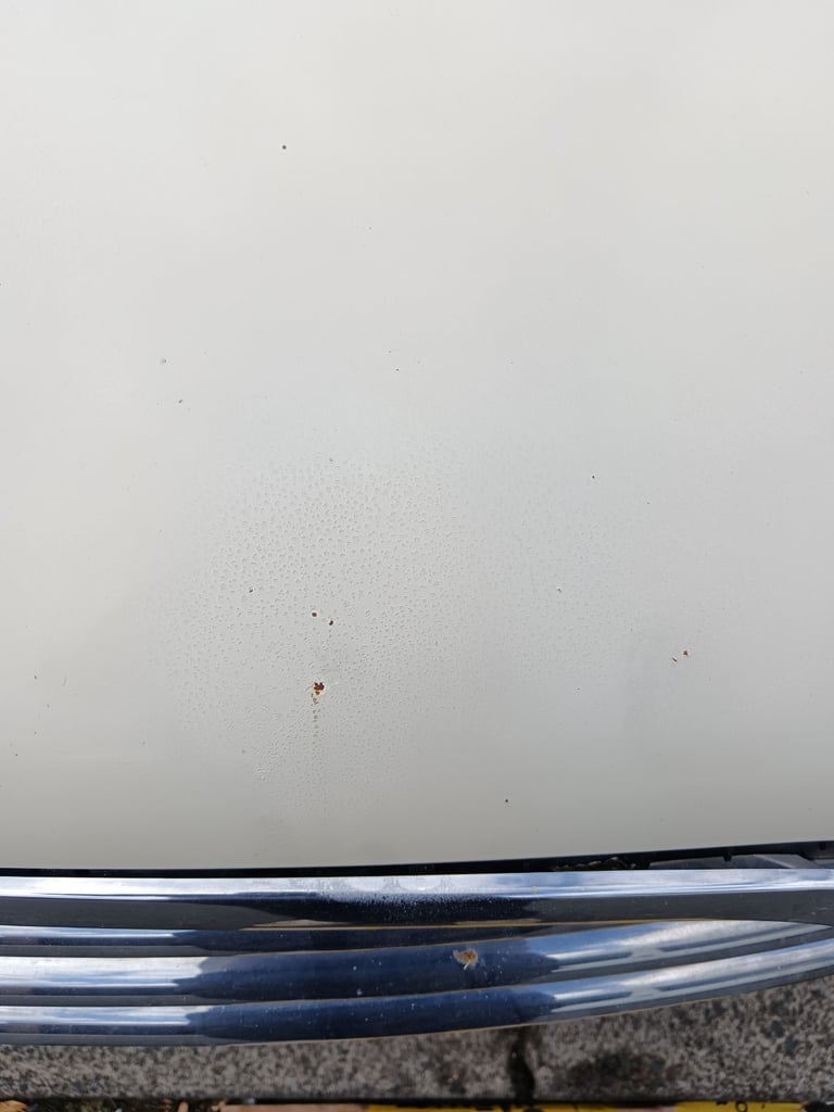 Mini R50 pepper white bonnet and grill, grill is loose,