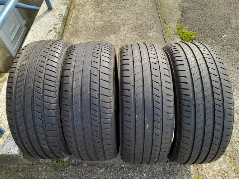 Set of Bridgestone Alenza 245 50 19 Tyres Runflat in West London Area