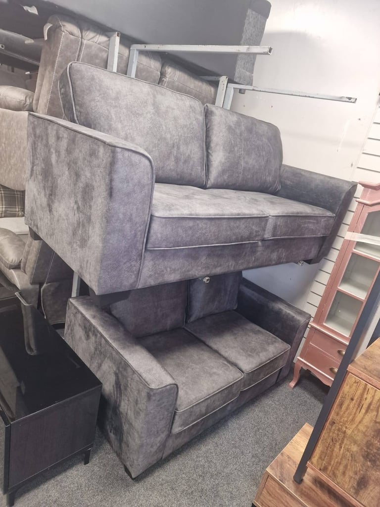 3 and 2 seater sofa      R £650 the set