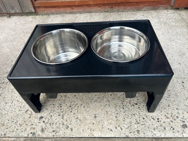 Raised dog bowls with stand