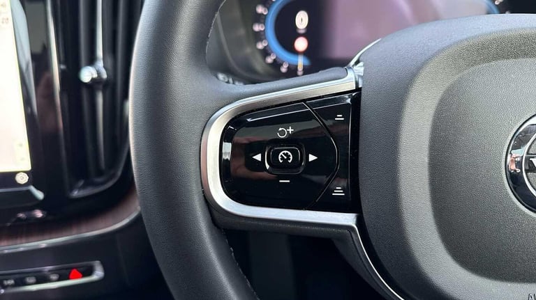 2024 Volvo XC60 Ultimate, B5 AWD Mild hybrid, Petrol, Dark ESTATE Petrol/Electric Hybrid Automatic