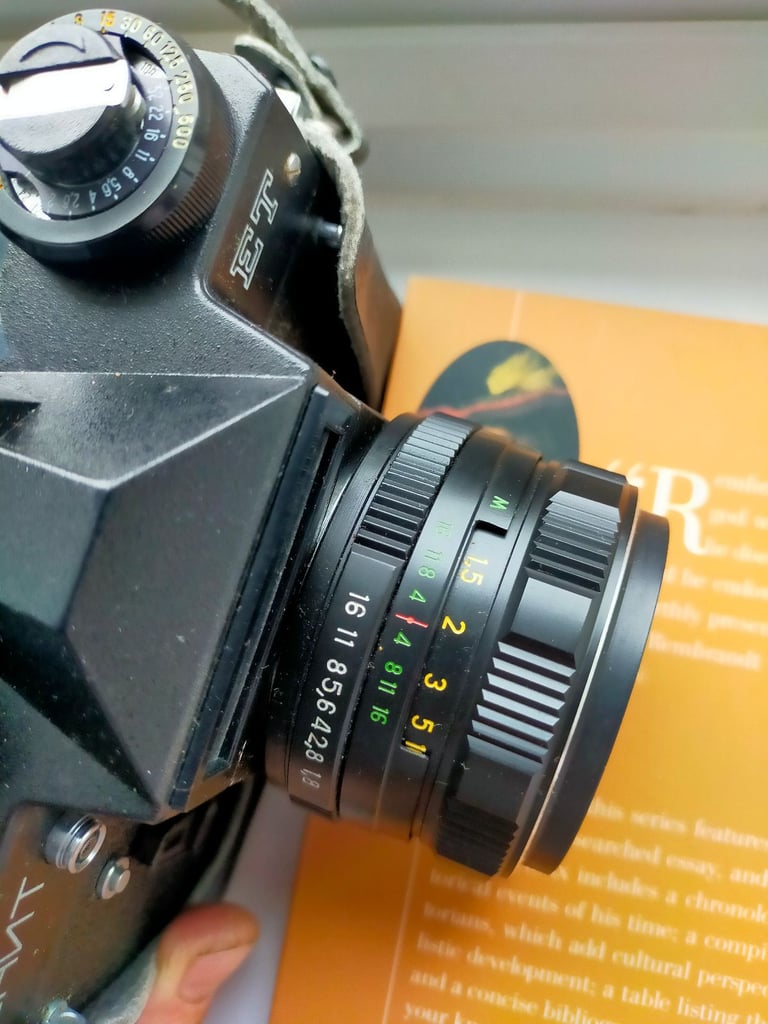 Excellent Zenit ET + Helios 77M-4 SLR camera.