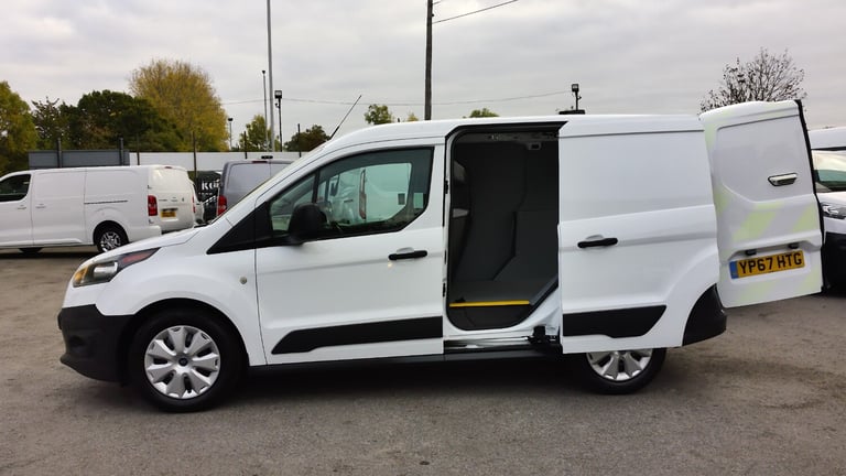 2017 Ford Transit Connect 220 L1 SWB EURO 6,AIR CONDITIONING,FRONT+REAR PARKING SENSORS,PARK ASSI...