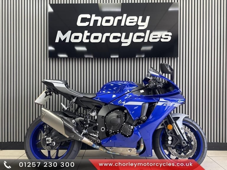 2021 Yamaha YZF-R1 with 1511 miles, sports bike, immaculate akrapovic