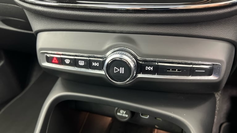 2025 Volvo XC40 Ultra, B4 Mild hybrid, Petrol, Dark Estate Petrol Automatic