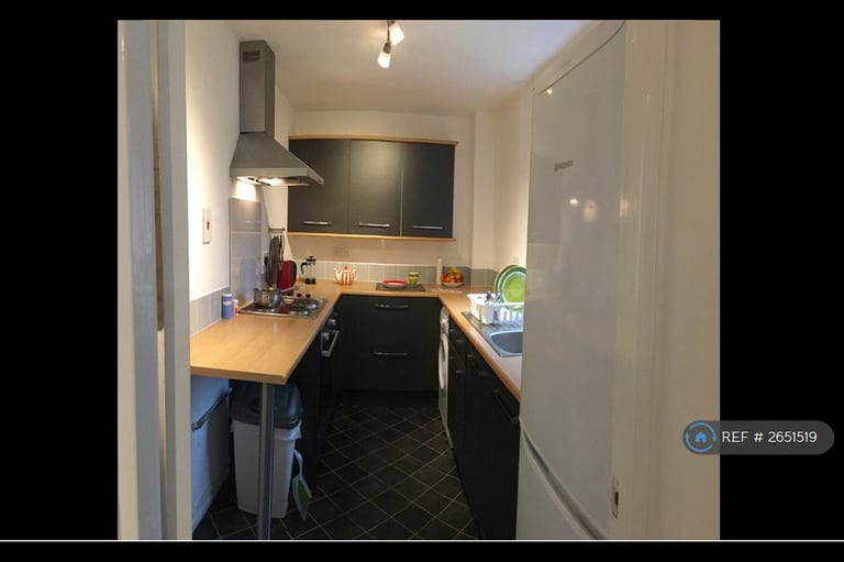 2 bedroom flat in Park Grange Croft, Sheffield, S2 (2 bed) (#2651519)
