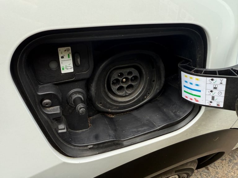 2022 Renault Captur 1.6 E-TECH 9.8kWh SE Edition SUV 5dr Petrol Plug-in Hybrid Auto Euro 6 (s/s H...