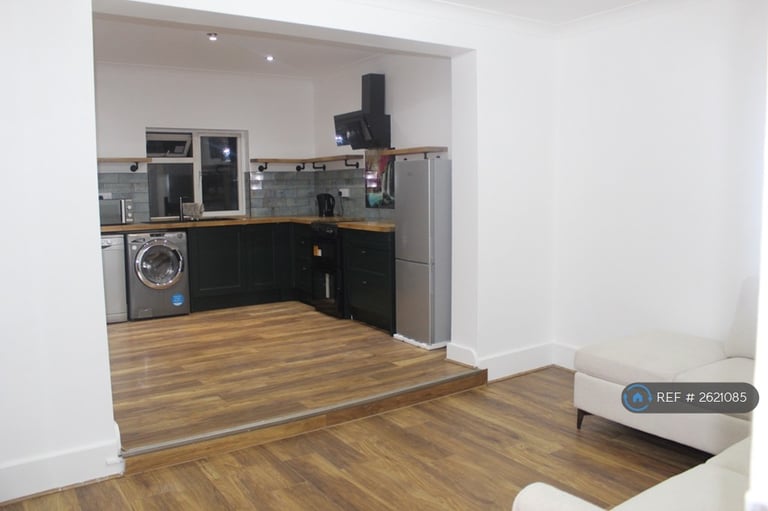 1 bedroom in Luton Road, Chatham, ME4 (#2621085)