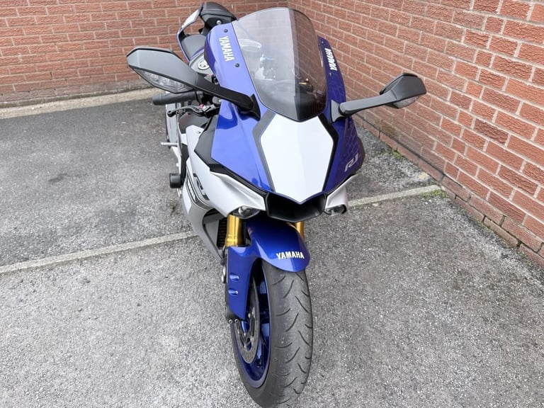 YAMAHA YZF R1 16