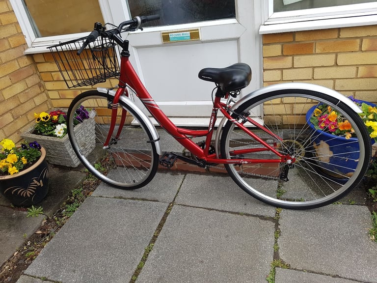 LADIES HYBRID 700c WHEEL WITH BASKET 16" FRAME GREAT CONDITION