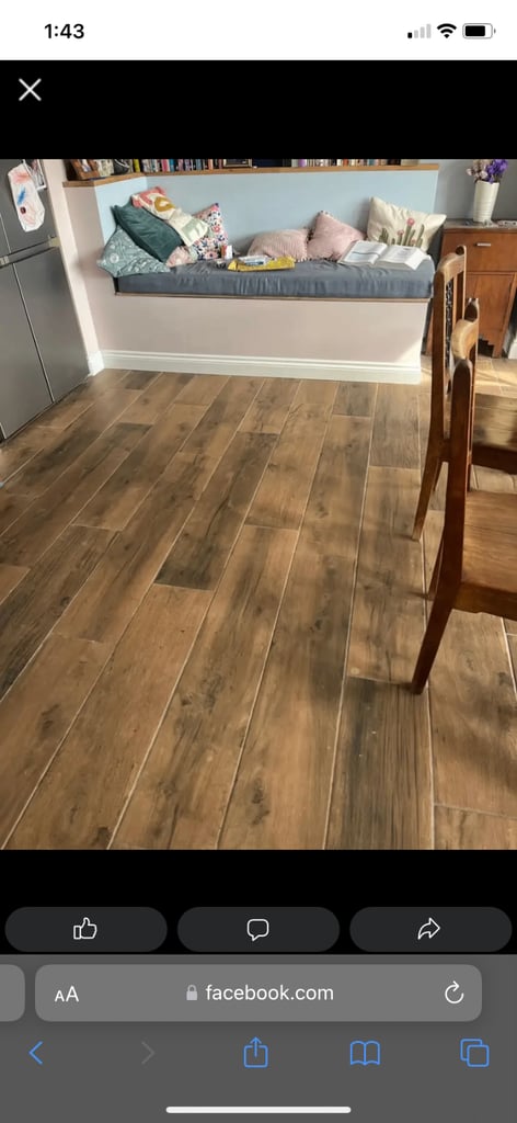 Wood effect porcelain tiles