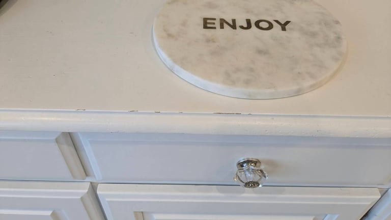 White Wooden Drinks Cabinet/Display Unit with lights