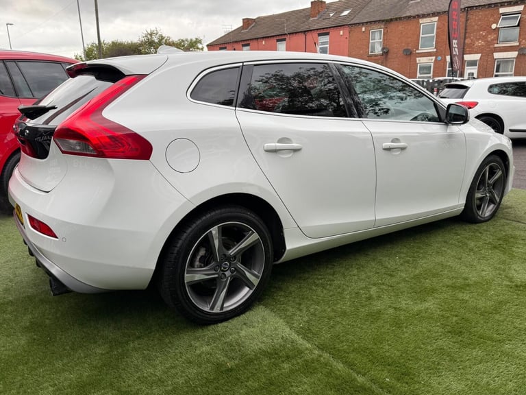 2015 Volvo V40 2.0 T2 R-Design Hatchback 5dr Petrol Manual Euro 6 (s/s) (122 ps) HATCHBACK Petrol...