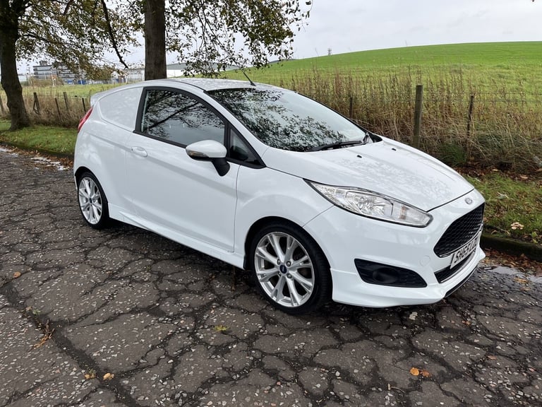 FORD FIESTA VAN 1.5 TDCi Sport 2015