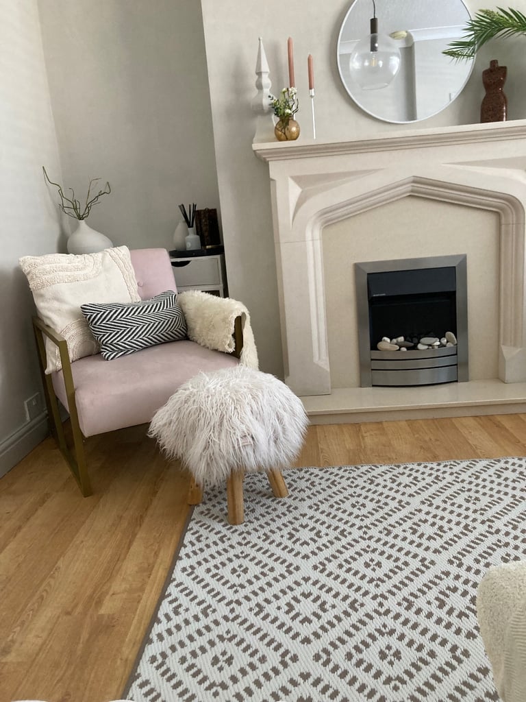REDUCED MORDERN CHAIR 