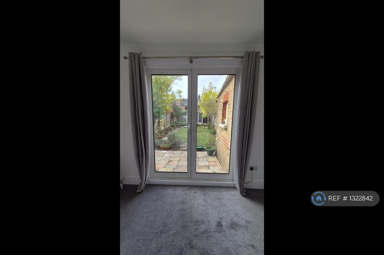 2 bedroom flat in Castleton Rd, Walthamstow, E17 (2 bed) (#1322842)