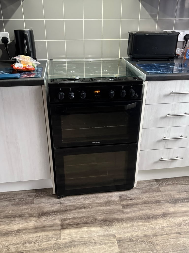 image for Black Hotpoint cooker gas 60cm 
