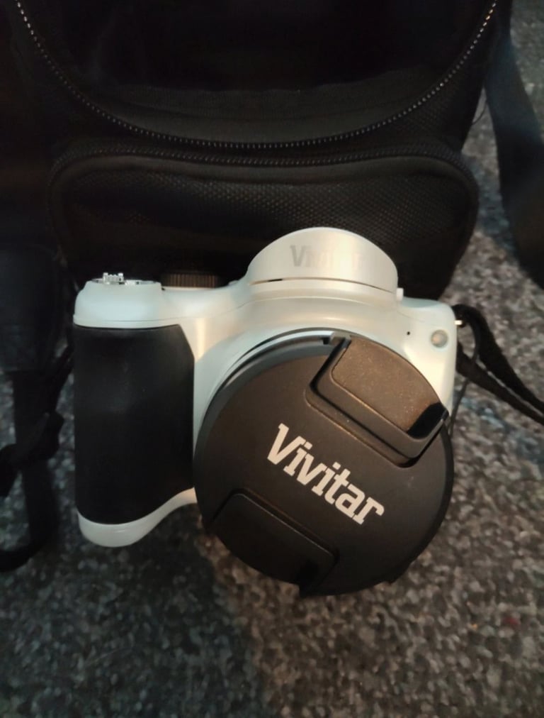 Vivitar ViviCam S1527 camera bundle