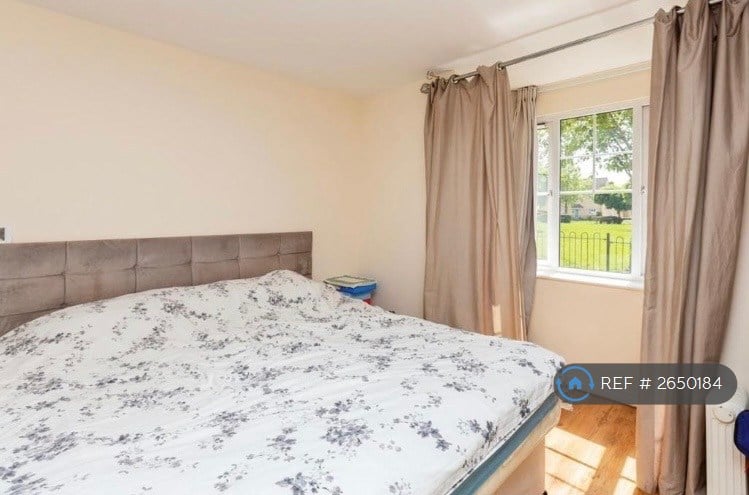 2 bedroom flat in Woodley House, Witney, OX28 (2 bed) (#2650184)