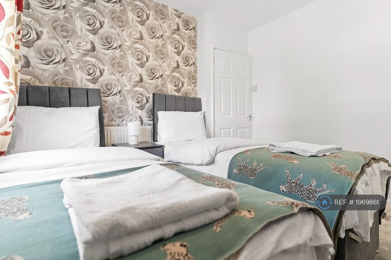 3 bedroom house in Harebell Crescent, Dudley, DY1 (3 bed) (#1969861)