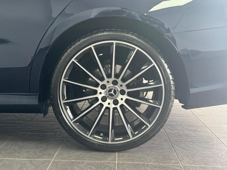 MERCEDES-BENZ E CLASS 2.0 E300d AMG Line Night Edition (Premium Plus) G-Tronic+