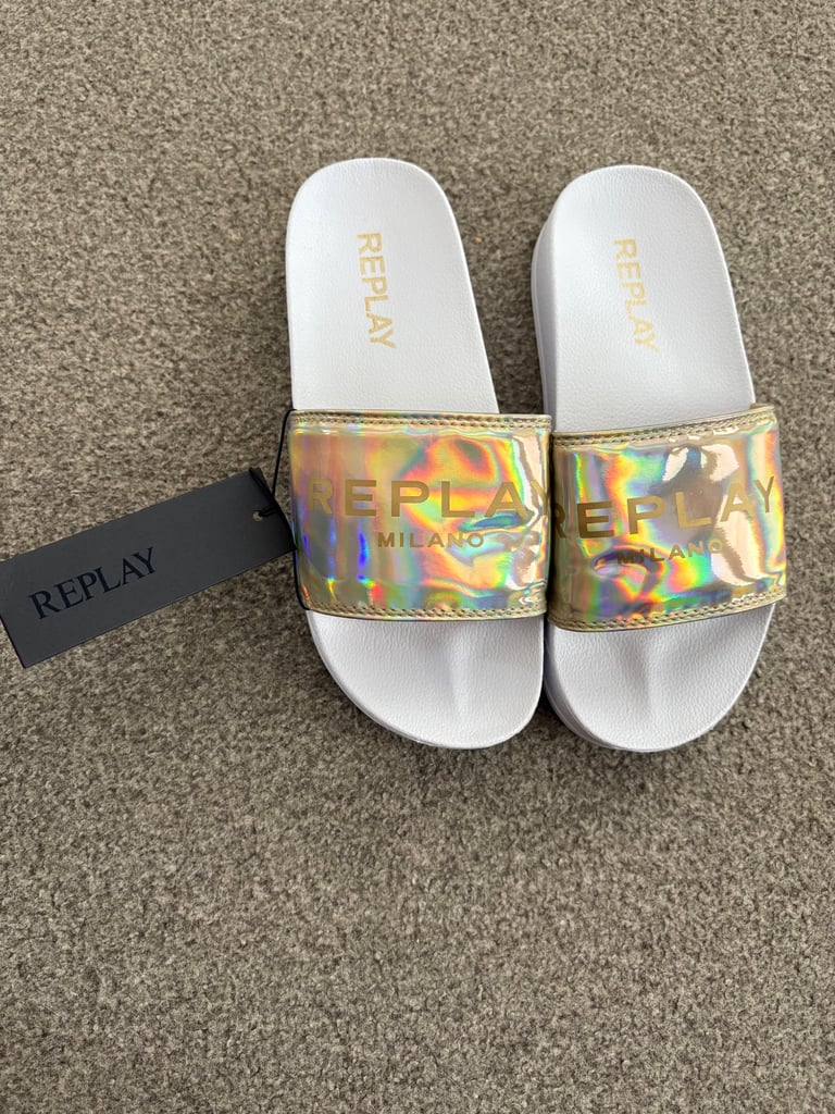 Brand new women’s replay sliders size 4