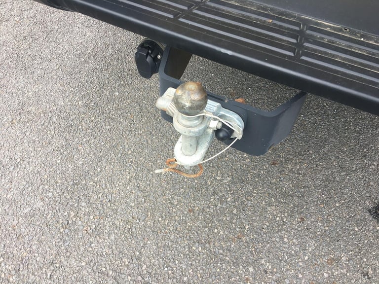 2023 Toyota Hilux 2.8 D-4D Invincible X Pickup Double Cab 4dr Diesel Auto 4WD Euro 6 (s/s) (2 Die...