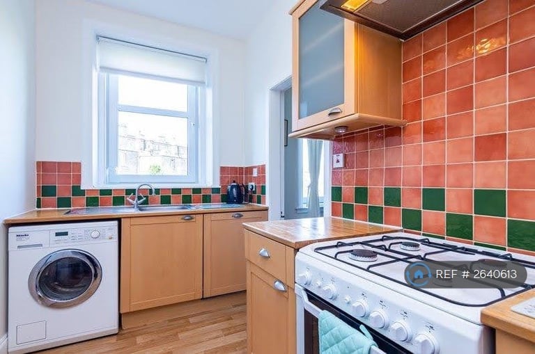 2 bedroom flat in Willowbrae, Edinburgh, EH8 (2 bed) (#2640613)