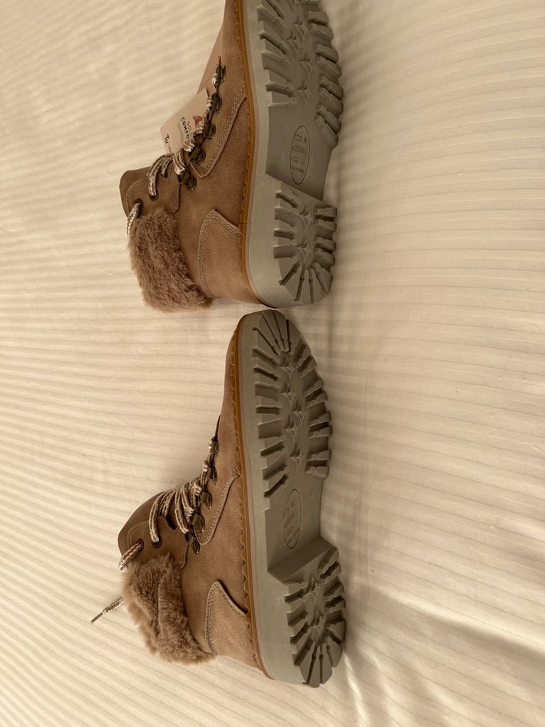 Ladies Boots Size 