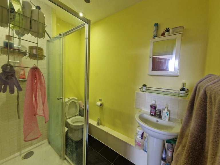 2 BED -1 BATH -1 ENSUIT OPEN PLAN DINNER | KITCHEN -FULLY FURNISHED AVAILABLE FOR A SMALL FAMILY  