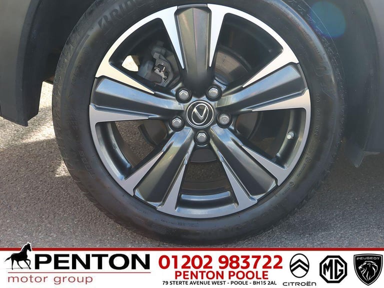 Lexus UX 2.0 250h Premium SUV 5dr Petrol Hybrid E-CVT Euro 6 (s/s) (184 ps) Petrol/Electric Hybr...