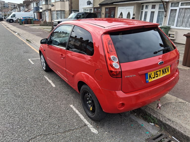Ford fiesta zetec climate ready to go,  1.2 cheap to drive 