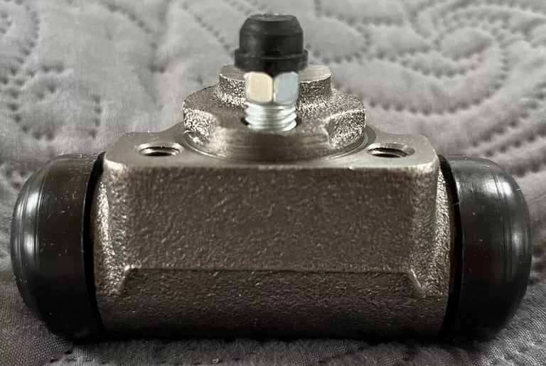 Rear Brake Wheel Cylinder Jeep Cherokee XJ Wrangler YJ & TJ P/N 4423601 New