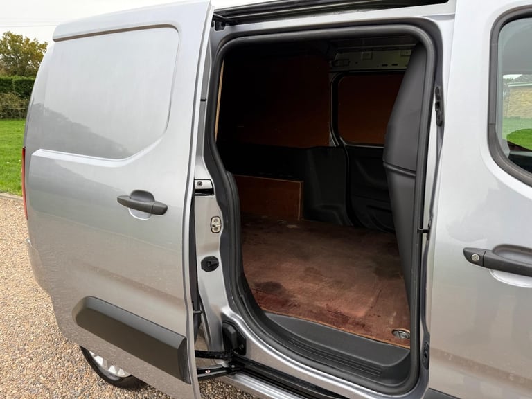 2019 Vauxhall Combo 1.5 Turbo D 2300 Sportive L2 H1 Euro 6 (s/s) 4dr PANEL VAN Diesel Manual