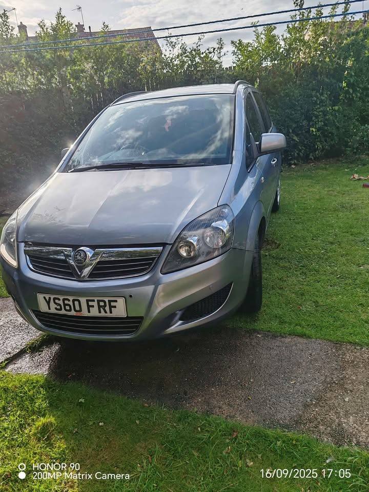 Vauxhall Zafira 1.7 cdti (Car Hire)