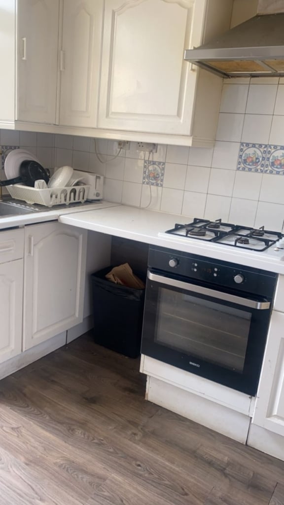 (BILLS INCLUDED & AVAILABLE NOW) ..NICE BIG DOUBLE Room in REDBRIDGE, IG1 3SS for £698pcm