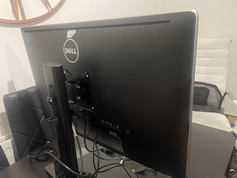 27 inch Dell Monitor 2715