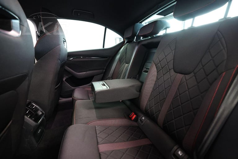 SKODA OCTAVIA 1.4 TSI iV 13kWh vRS DSG Euro 6 (s/s) 5dr 2024