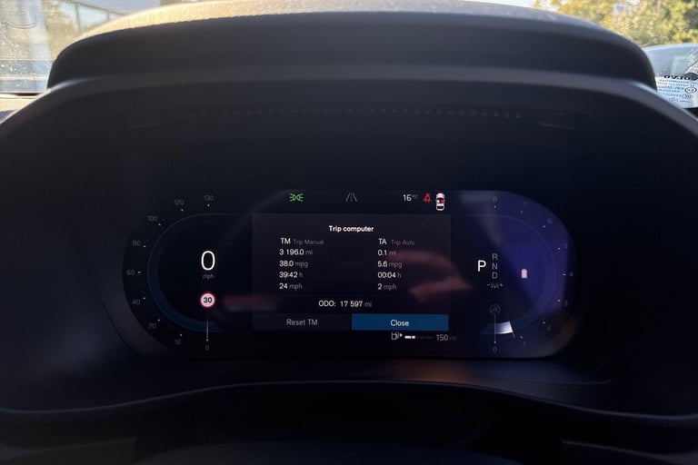 2023 Volvo XC40 2.0 B3 MHEV Plus SUV 5dr Petrol Hybrid DCT Auto Euro 6 (s/s) (163 ps) ESTATE Petr...