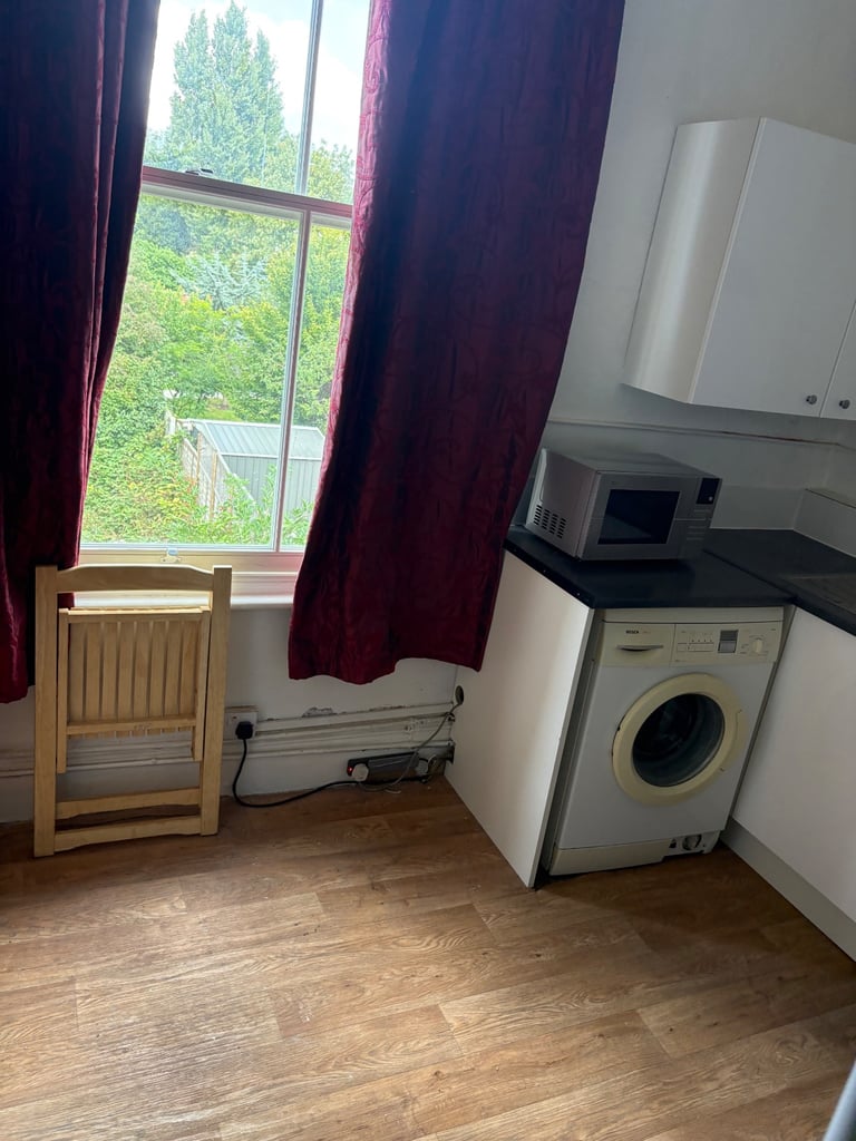 Lovely studio flat in leafy Willesden Green 