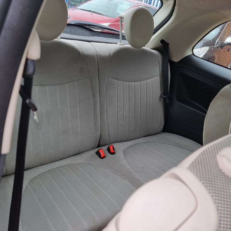 FIAT 500 LOUNGE 1.2 PETROL MODEL YEAR 2010 £35 ROAD TAX PER YEAR& ULEZ FREE LONG MOT GREAT CAR!!!