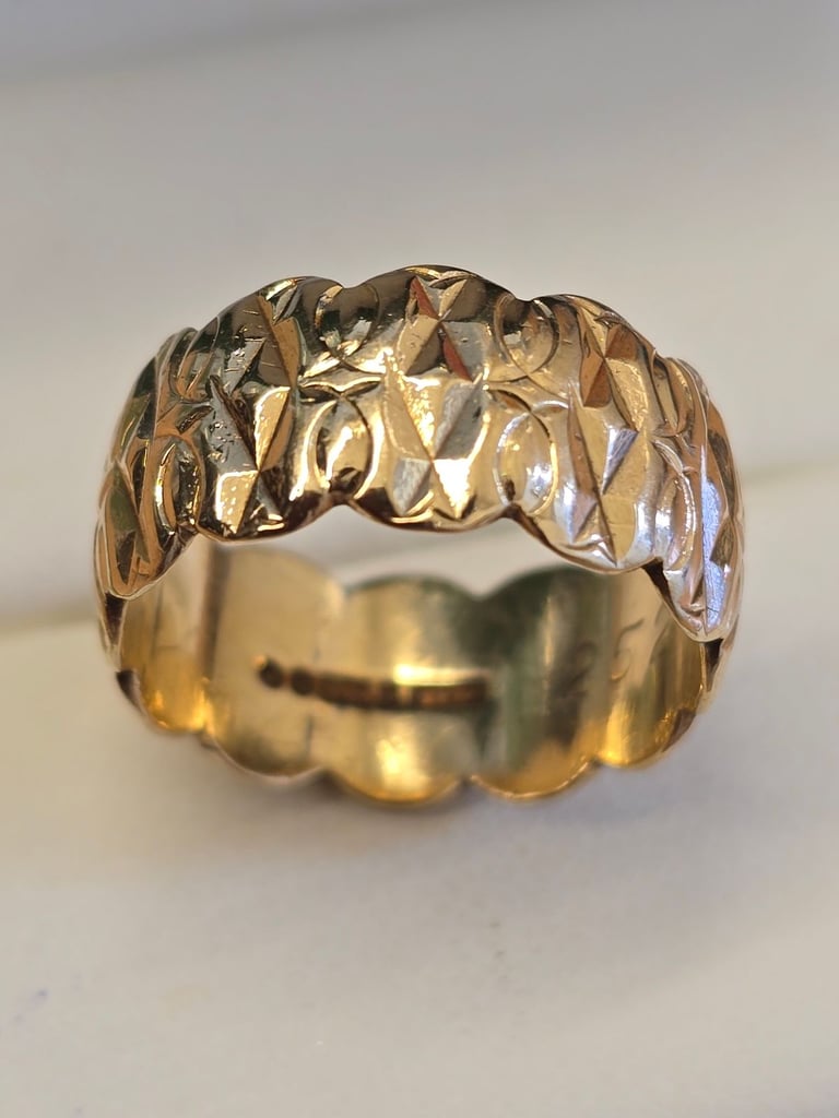 9ct GOLD WIDE TEXTURED WEDDING BAND