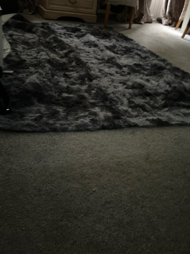 image for Large Fluffy Rug 
