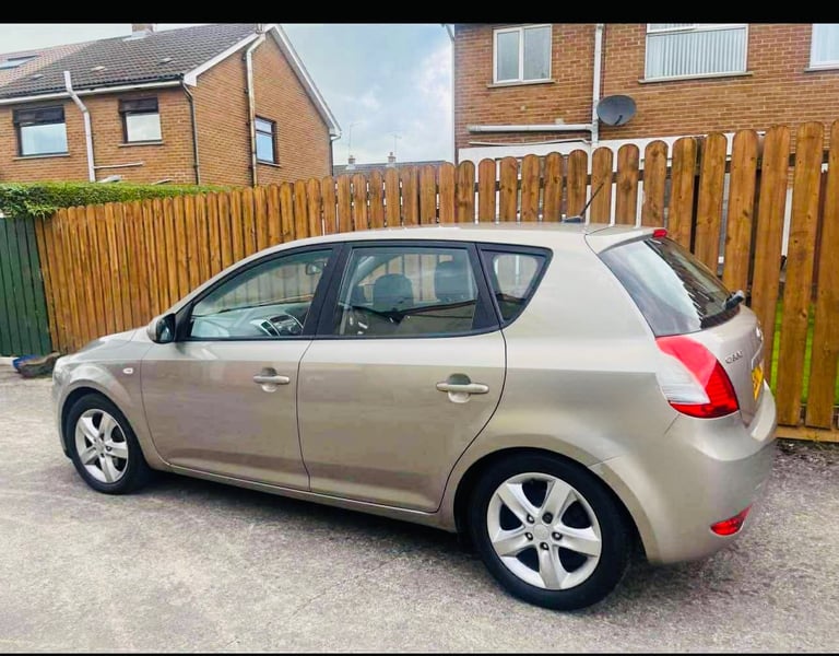 Kia, CEED, Hatchback, 2010, Manual, 1582 (cc), 5 doors