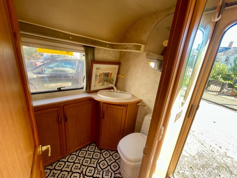 2005 caravan 4 beds 