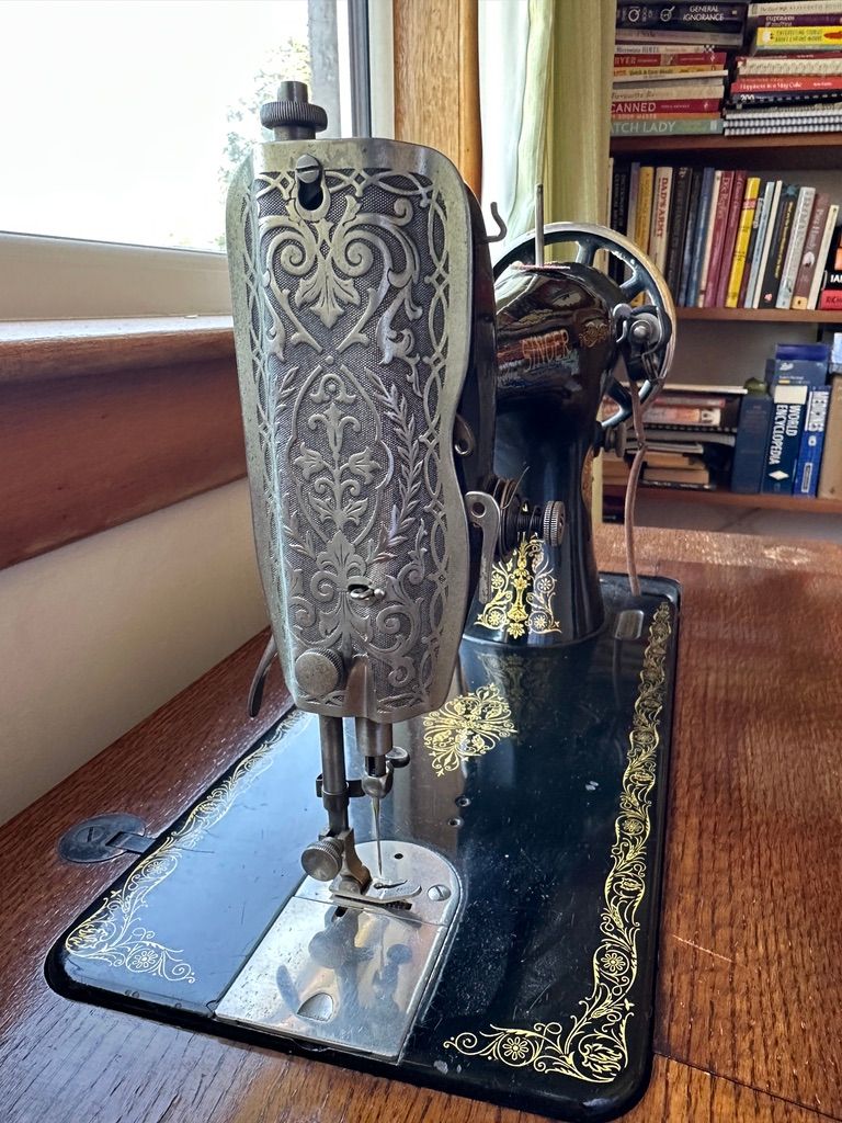 Vintage 1920s Singer Sewing Machine and table