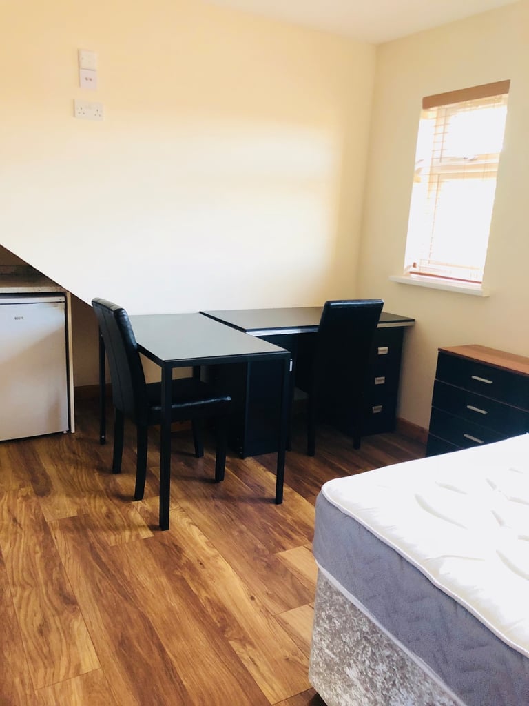 Loft Studio for couple in Chingford £1150 INC BILLS
