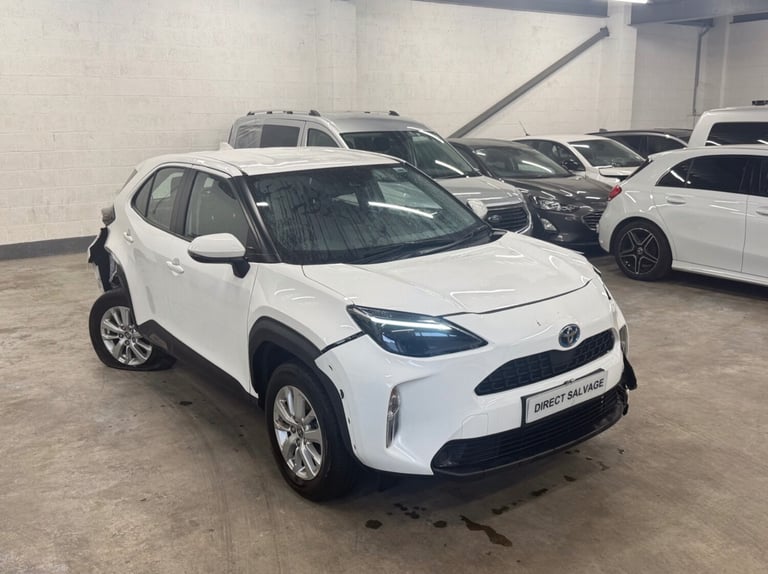 2024 Toyota Yaris Cross 1.5 Hybrid Icon 5dr Auto Hybrid Electric White salvage damaged repairable...
