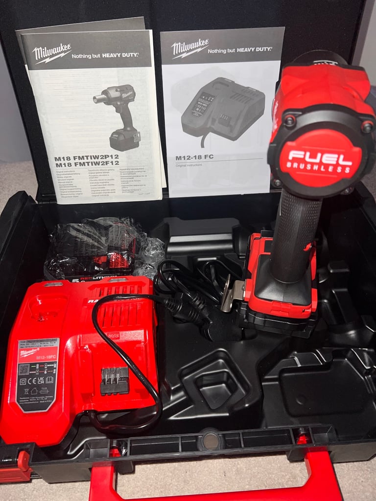 Milwaukee M18 FMTIW2F12-502X 18V FUEL 1/2” Mid-Torque Impact Wrench Kit (2x 5.0Ah Batteries)