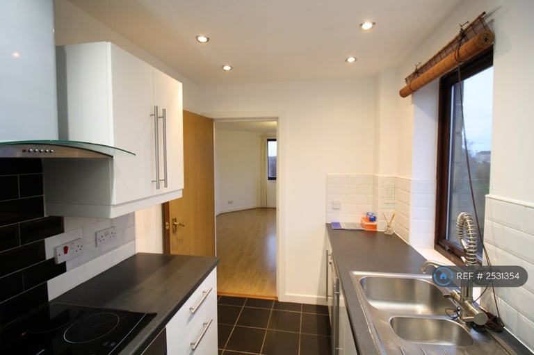 1 bedroom flat in Dalgety Road, Edinburgh, EH7 (1 bed) (#2531354)